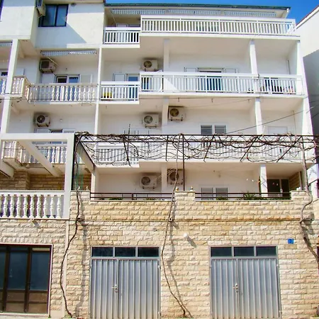 Anka Apartment